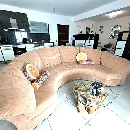 Chiara Apartman Limenária